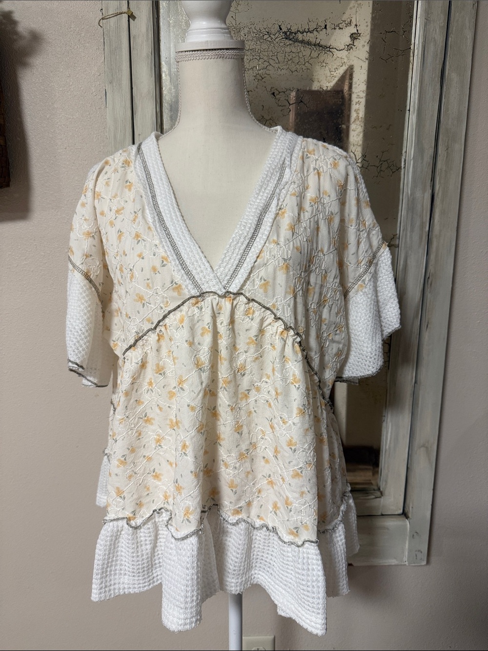 POL Cream Floral V-Neck Peplum Tunic